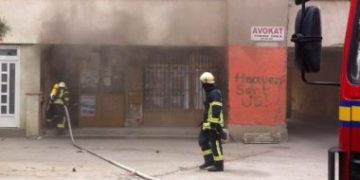 Lajmi i fundit: Digjet banesa e këngëtares nga Mitrovica