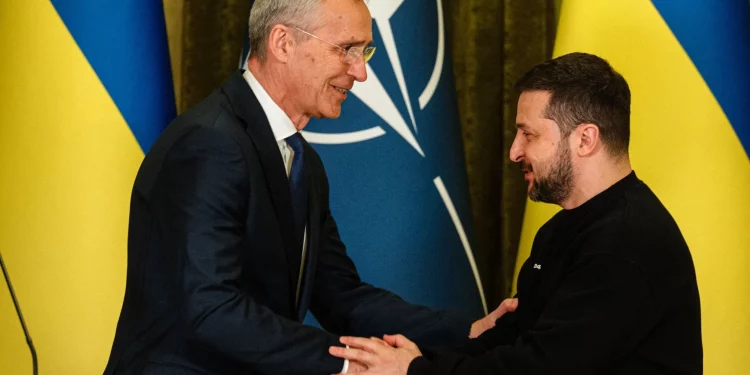 Stoltenberg: Anëtarësimi i Ukrainës në NATO gjatë luftës, nuk është në agjendë