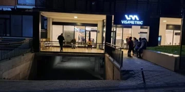 VisaMetric më e fortë se Gjykata, qytetarët ende paguajnë 30 euro për pasaportë