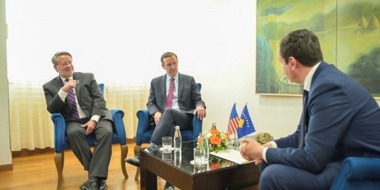 Asociacioni dhe pasojat e moszbatimit të Marrëveshjes së Ohrit – mesazhet që përcollën dy senatorët amerikanë gjatë qëndrimit në Kosovë