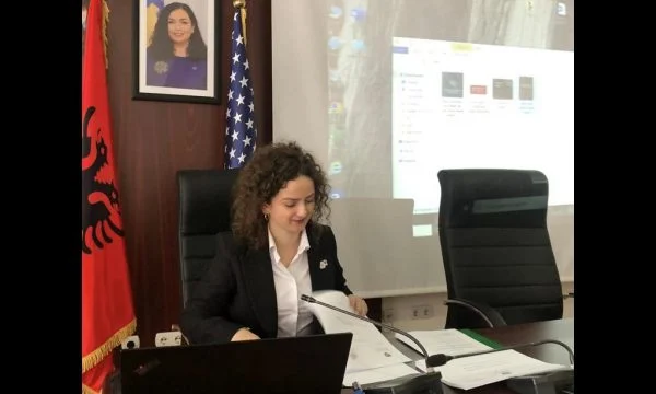 Shkarkohet drejtoresha e Kulturës, e fajëson kryetarin e degës së partisë së vet