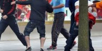 Rrahje në Prishtinë “shkaku i parkingut”, policia në vendin e ngjarjes! (Pamje)