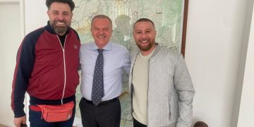Mc Kresha & Lyrical Son shkojnë në ambasadën italiane, flasin për një bashkëpunim gjigant