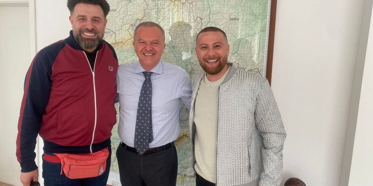 Mc Kresha & Lyrical Son shkojnë në ambasadën italiane, flasin për një bashkëpunim gjigant