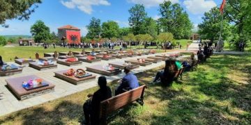 Beteja që u lartësua nga gjenerali Clark: Përkujtohen dëshmorët e rënë të UÇK-së në Jabllanicë