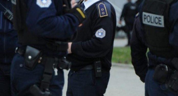 Dy mitrovicas tregohen të “fortë” sulmojnë fizikisht katër policë, njërin e bëjnë për spital