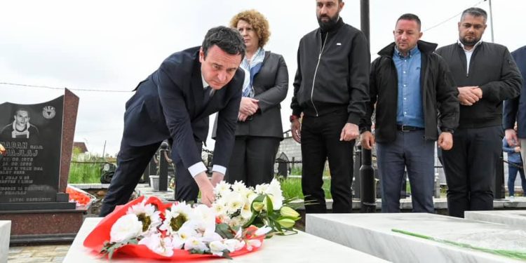 •”Para se të na gjuante, ai bërtiti: “Në emër të Serbisë!”/Kurti kujton masakrën e Qyshkut: S’ka asnjë të dënuar me aktgjykim përfundimtar•