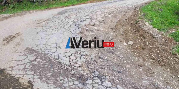 Ankohen banorët e fshatit Bare: Kompania që ka vazhduar asfaltimin e rrugës po e prish pjesën që është ndërtuar më herët