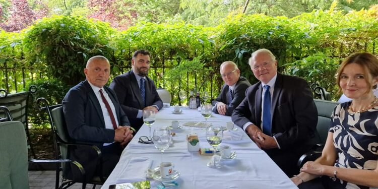 Deputeti shqiptar i Kuvendit të Serbisë, takohet me ambasadorin Hill dhe shefin e Misionit të OSBE: Kërkohen masa urgjente