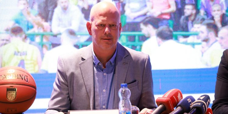 Trajneri i Kosovës në basketboll po shikon mundësinë e natyralizimit të lojtarëve për Kosovën