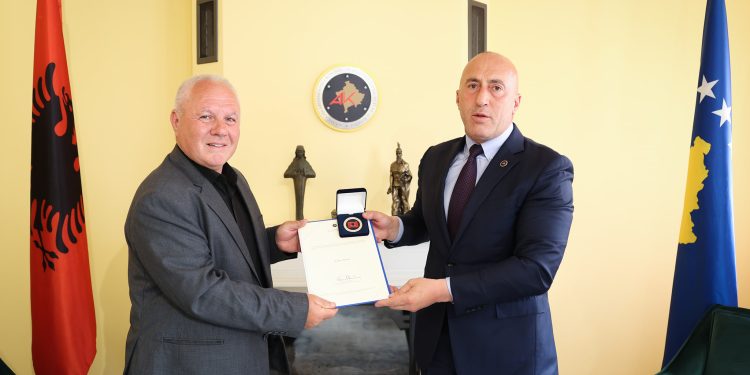 Qazim Nimani zgjidhet kryetar i AAK-së në Mitrovicë