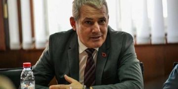 Sveçla ua kthen SHBA’së dhe QUINT’it: Po e “ftoni” Radojiçiqin e listës së zezë t’i udhëheq sulmet ndaj policisë