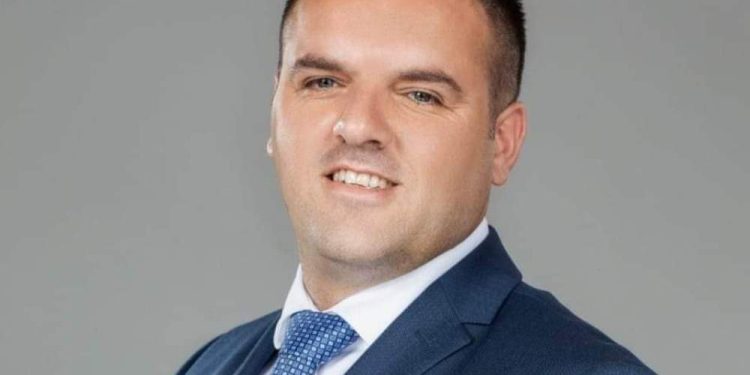 Nënkryetari Zhegrova demanton Sinjalin: Shkrimi është komplet shpifje, nuk i njoh personat e përfshirë në konflikt