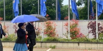 Lajçak mbërrin në objektin e Qeverisë së Kosovës, nis takimi me Kurtin