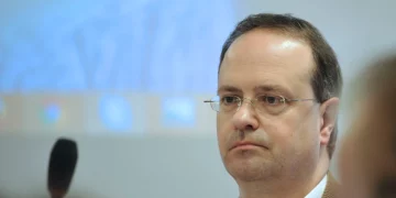 Weber: Pa kthimin e serbëve në institucione s’mund të ketë zbatim të marrëveshjeve