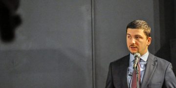 Krasniqi për betimin e kryetarëve në veri: Qeveria të mos fshehet, kandidatëve u kanë bërë presion