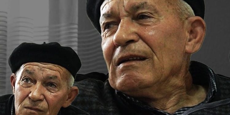 Përlotet i moshuari: Djalit i erdhën vizat për fëmijët, në pleqni po jes veç me plakën