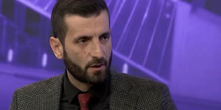 Demahasaj: Kryetarët në veri ta dëgjojnë ambasadën amerikane, hapja e urës mund të sjell pasoja