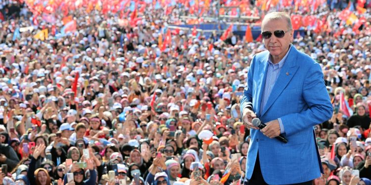 Erdogan hallakatë Stambollin, pretendon se iu mblodhën 1 milion e 700 mijë njerëz