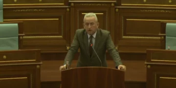Qalaj akuzon Sveçlën: I ka mbajt 12 orë në takim shefat e hetimeve, është frikësuese