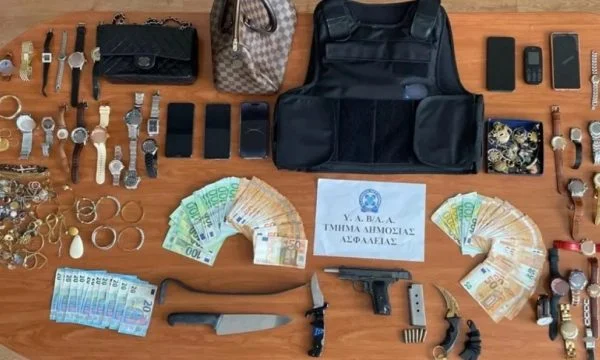 Goditet banda e hajdutëve shqiptarë në Athinë, në krye një grua, mbi 230 mijë euro të vjedhura