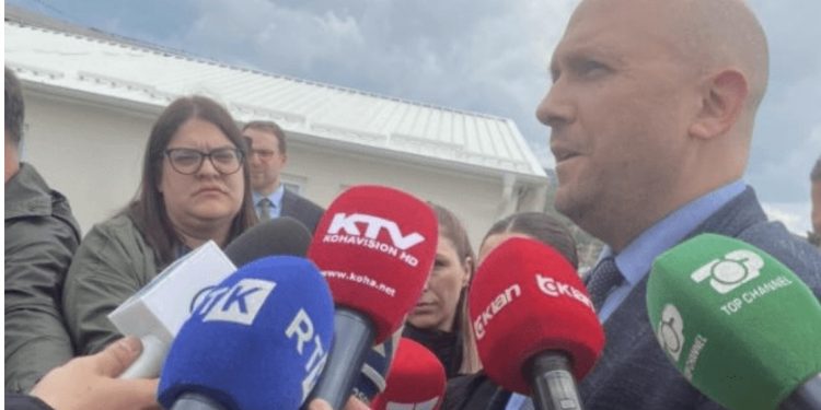 Sarrazin: Nuk lejojmë që për ndonjë budallallëk të hidhen poshtë marrëveshjet e arritura