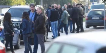Masakra në Serbi, banorët izolohen në shtëpi dhe nuk shkojnë në punë