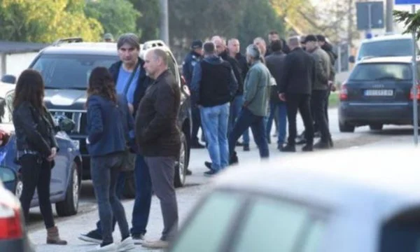 Masakra në Serbi, banorët izolohen në shtëpi dhe nuk shkojnë në punë