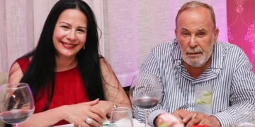 FOTO- Rishfaqet në skenë Xhoana Nano, duket në superformë