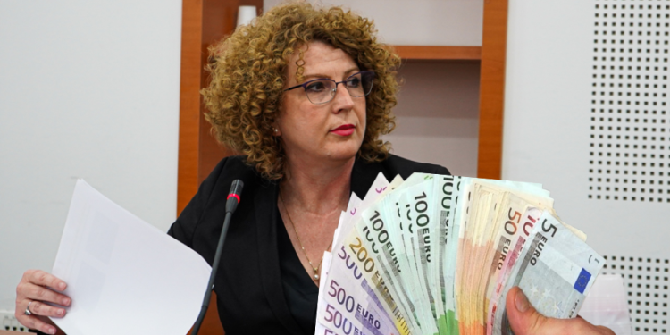 U dënua për mos deklarim të pasurisë, por ja sa pasuri ka Rozeta Hajdari