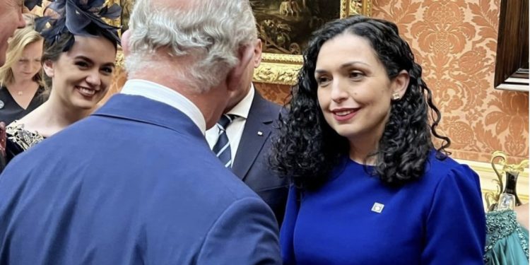 Presidentja Osmani në Pallatin Buckingham, takohet me mbretin Charles III