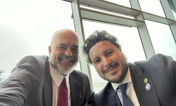 “Me ma t’mirin e të tanve”, Edi Rama takohet me Abazoviqin në Rejkjavik