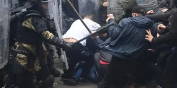 LAJMI I FUNDIT: Dy protestues serbë në rrezik për jetën pas përleshjeve me KFOR-in?
