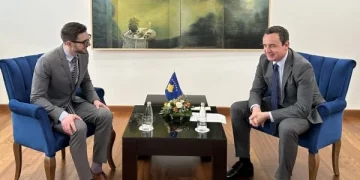 Djali i Geroge Soros në Kosovë, takon kryeministrin Kurti