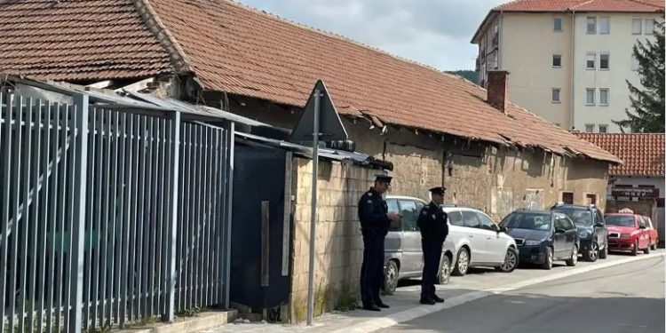 Betimi i kryetarit të ri të Mitrovicës së Veriut, po kontrollohet çdo person që po qëndron para komunës
