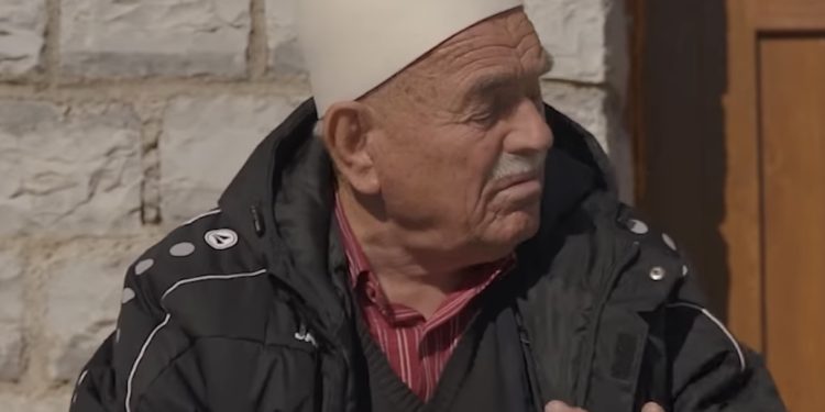 Rrëfimi emocionues i babait të Mujë Krasniqit, tregon se si e mori lajmin për rënien e ‘Kapuçit’ dhe shokëve të tij