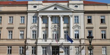 Kërcënohet kryeministri i këtij vendi, policia para objektit të Qeverisë