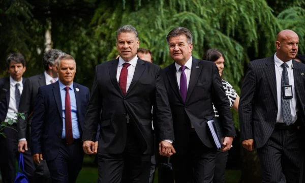 Escobar: Asnjëra palë s’po e zbaton marrëveshjen, po e presim versionin e Kosovës për statutin e Asociacionit