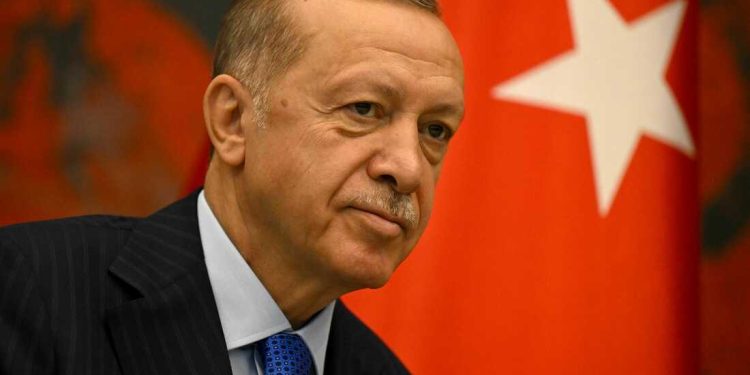 Numërohen rreth 30% e votave në Turqi, Erdogan prin bindshëm
