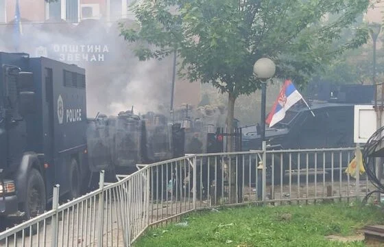 Audio-paralajmërimi i KFOR-it para ndërhyrjes në Zveçan: Po shkaktoni trazira, shkoni në shtëpi