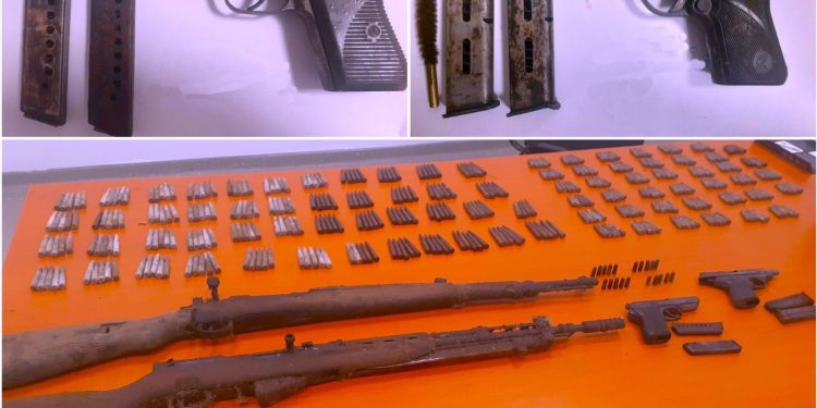 Arrestohet serbi në Partesh/ Pasi rrahu gruan iu gjeten dy revole, dy pushkë e 449 fishekë