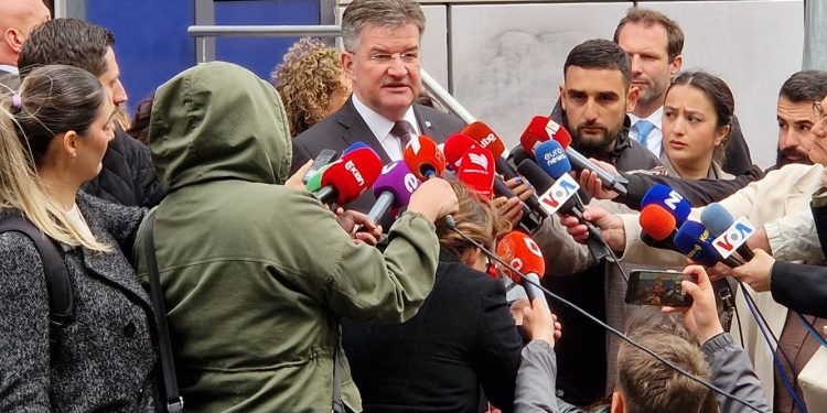 Lajçaku deklarohet pas takimit me Kurtin, tregon se për çka diskutuan