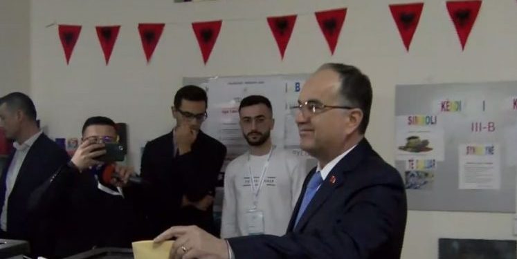 Voton presidenti Bajram Begaj: Vota e qytetarit bën ndryshimin