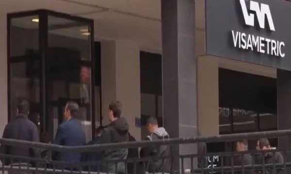 Për shërbimin që kushton deri 10€, Visametric ua merr qytetarëve 30 euro