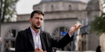 Këshilltari i Konjufcës: Skënderbeu s’luftoi për kryqin e kundër islamit, por për atdhe e kundër turqve