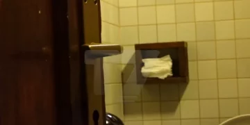 Lokali në Prishtinë që po ofron peceta menstruale falas për vajza dhe gra
