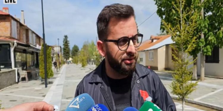 “Isha me një mikun tim aktor në makinë”, kryebashkiaku i Kolonjës tregon si u grushtua në mesnatë