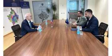 Ambasadori francez i shkon në zyre ministrit Krasniqi
