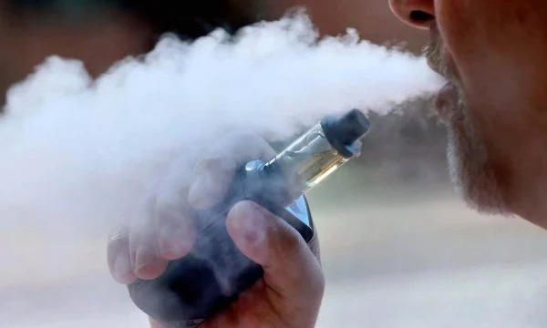 Cigarja elektronike shkakton zjarr, aeroplani kthehet në Gjenevë