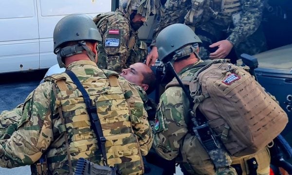 NATO e shqetësuar me trazirat, nis trupa shtesë për në Kosovë